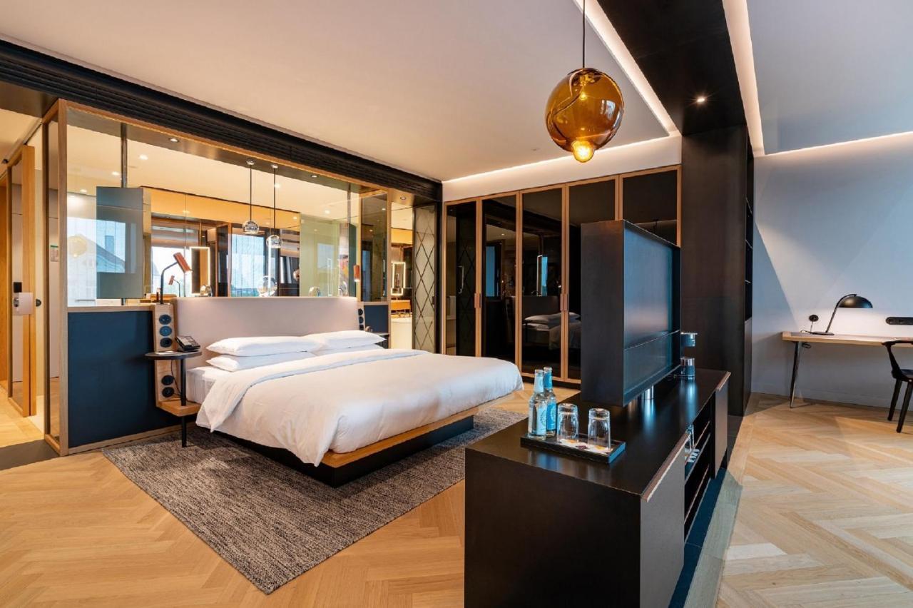 ホテル アンダーズ ミュンヘン シュヴァビンガー トーア ア コンセプト バイ ハイアット エクステリア 写真 A bedroom at the hotel