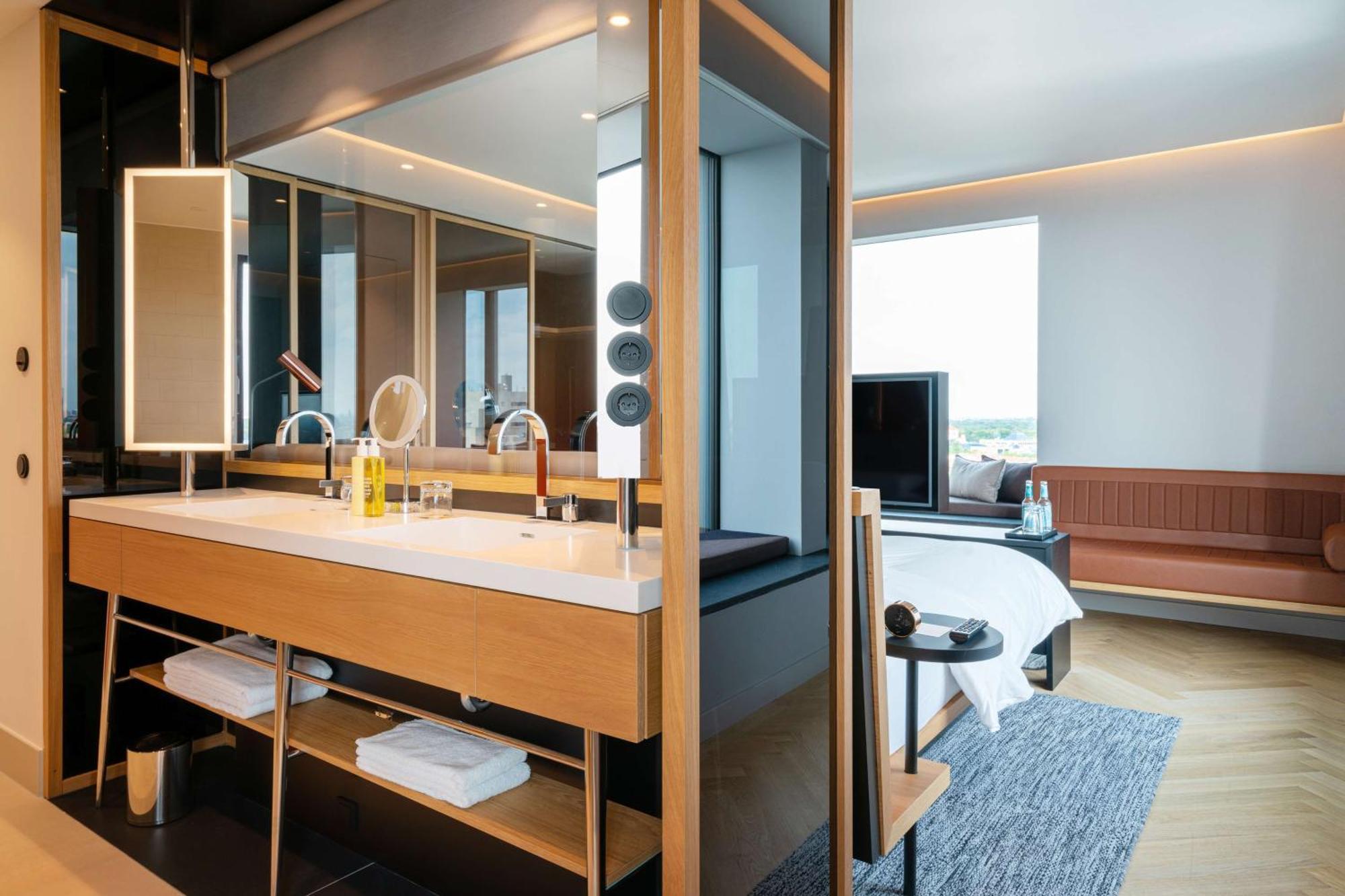 ホテル アンダーズ ミュンヘン シュヴァビンガー トーア ア コンセプト バイ ハイアット エクステリア 写真 Deluxe Room