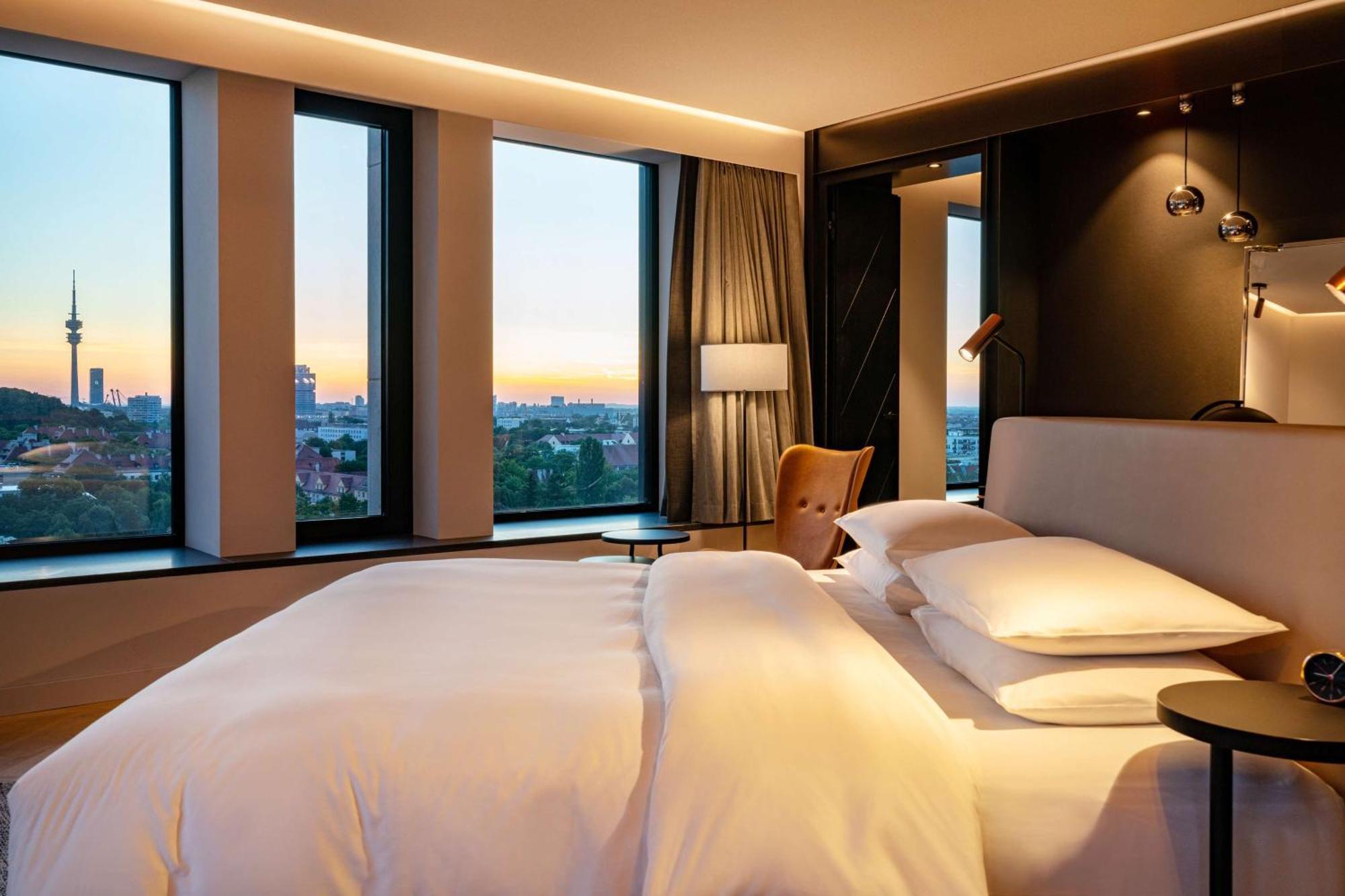 ホテル アンダーズ ミュンヘン シュヴァビンガー トーア ア コンセプト バイ ハイアット エクステリア 写真 A room at the hotel