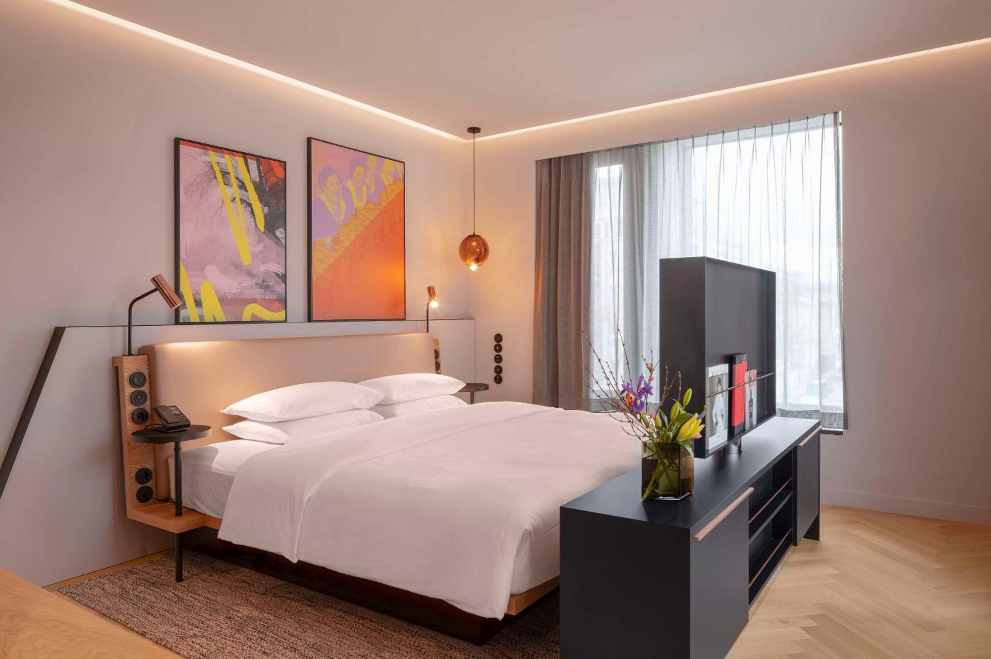 ホテル アンダーズ ミュンヘン シュヴァビンガー トーア ア コンセプト バイ ハイアット エクステリア 写真 A bedroom at the hotel