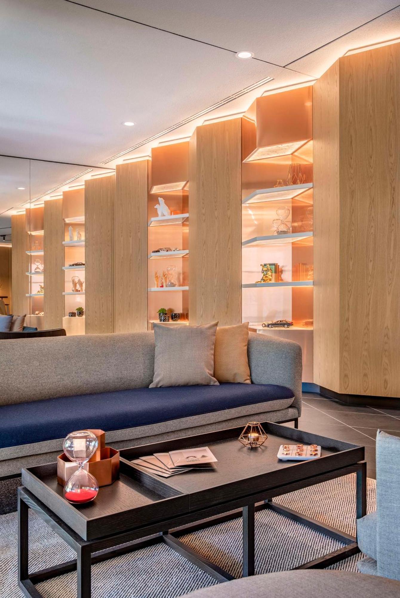 ホテル アンダーズ ミュンヘン シュヴァビンガー トーア ア コンセプト バイ ハイアット エクステリア 写真 The interior of the hotel